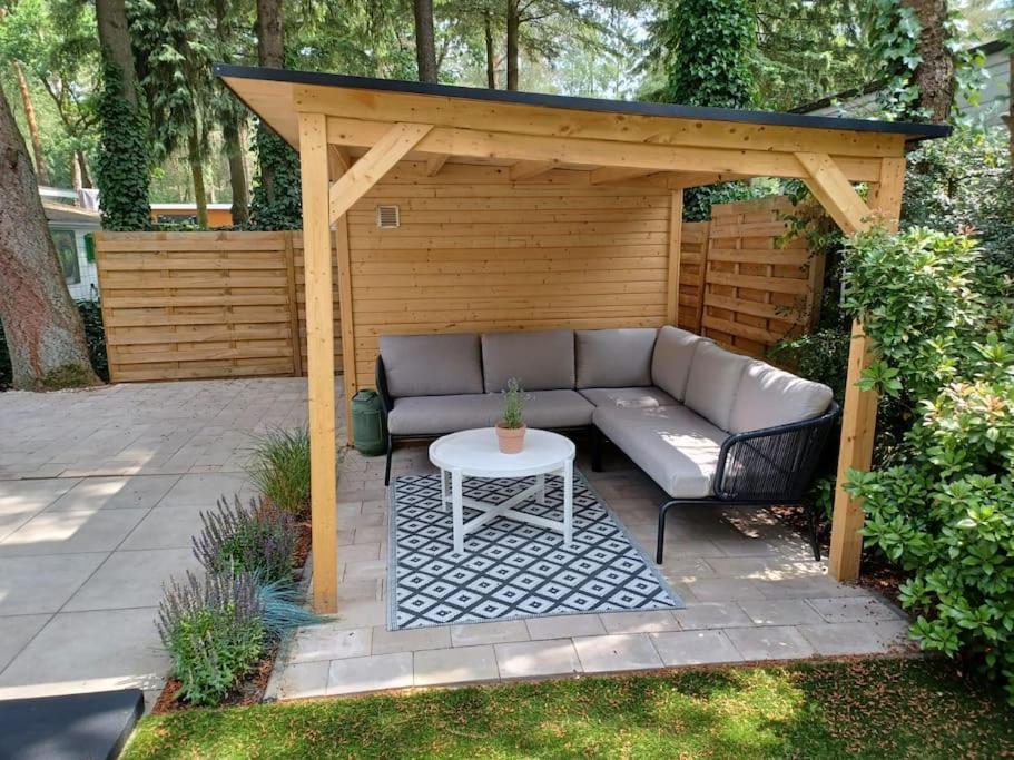 Boshuis Met Grote Tuin I Vakantiepark Met Zwembad Hoenderloo Exterior foto