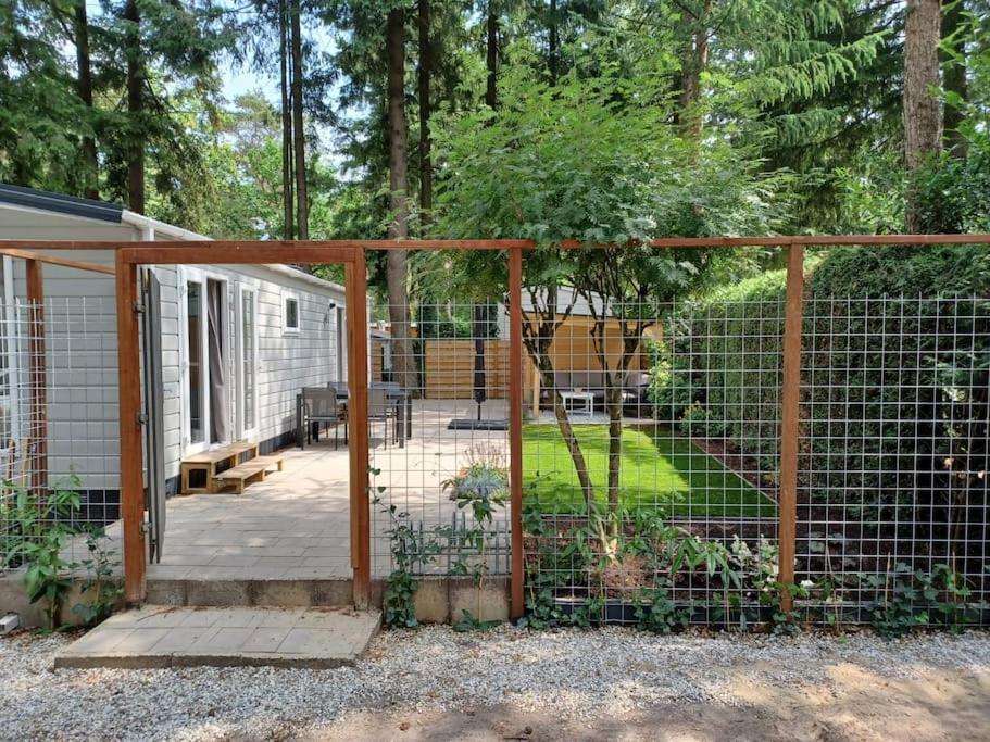 Boshuis Met Grote Tuin I Vakantiepark Met Zwembad Hoenderloo Exterior foto